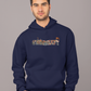Dunkelblauer Hoodie mit „STANDHAFT“-Schriftzug samt Fankurven-Grafik, getragen von einem Mann mit Blick nach vorn.
