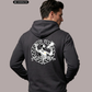 Rückansicht eines Mannes im dunkelgrauen Hoodie mit großem „Matchday“-Rückenprint.