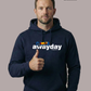 Ein Mann zeigt den Daumen nach oben und trägt einen dunkelblauen Hoodie mit dem weißen Schriftzug „awayday“ auf der Brust.