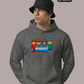Ein Mann trägt einen dunkelgrauen Hoodie mit einem bunten Comic-Grafik-Print und dem Schriftzug „NO RESPECT“.
